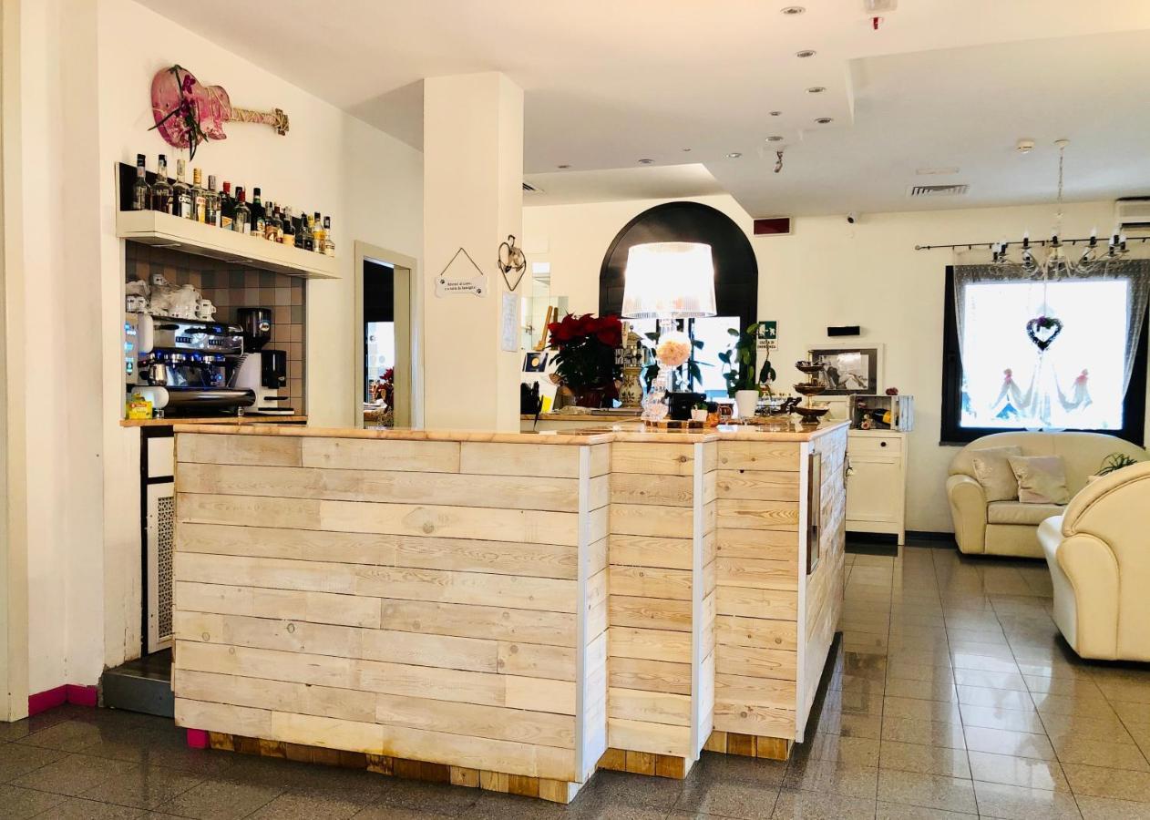 Hotel Garisenda B&B - In Centro A Riccione - Zewnętrze zdjęcie