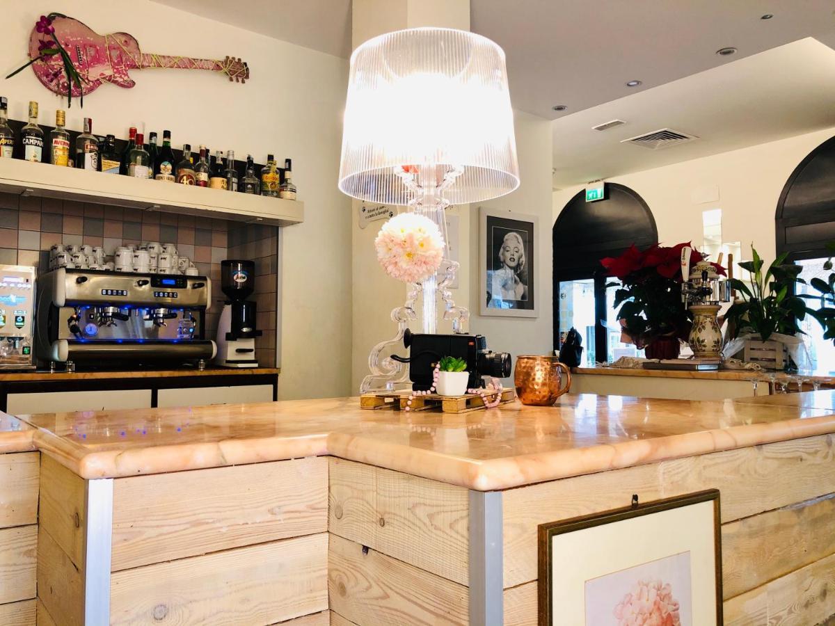 Hotel Garisenda B&B - In Centro A Riccione - Zewnętrze zdjęcie